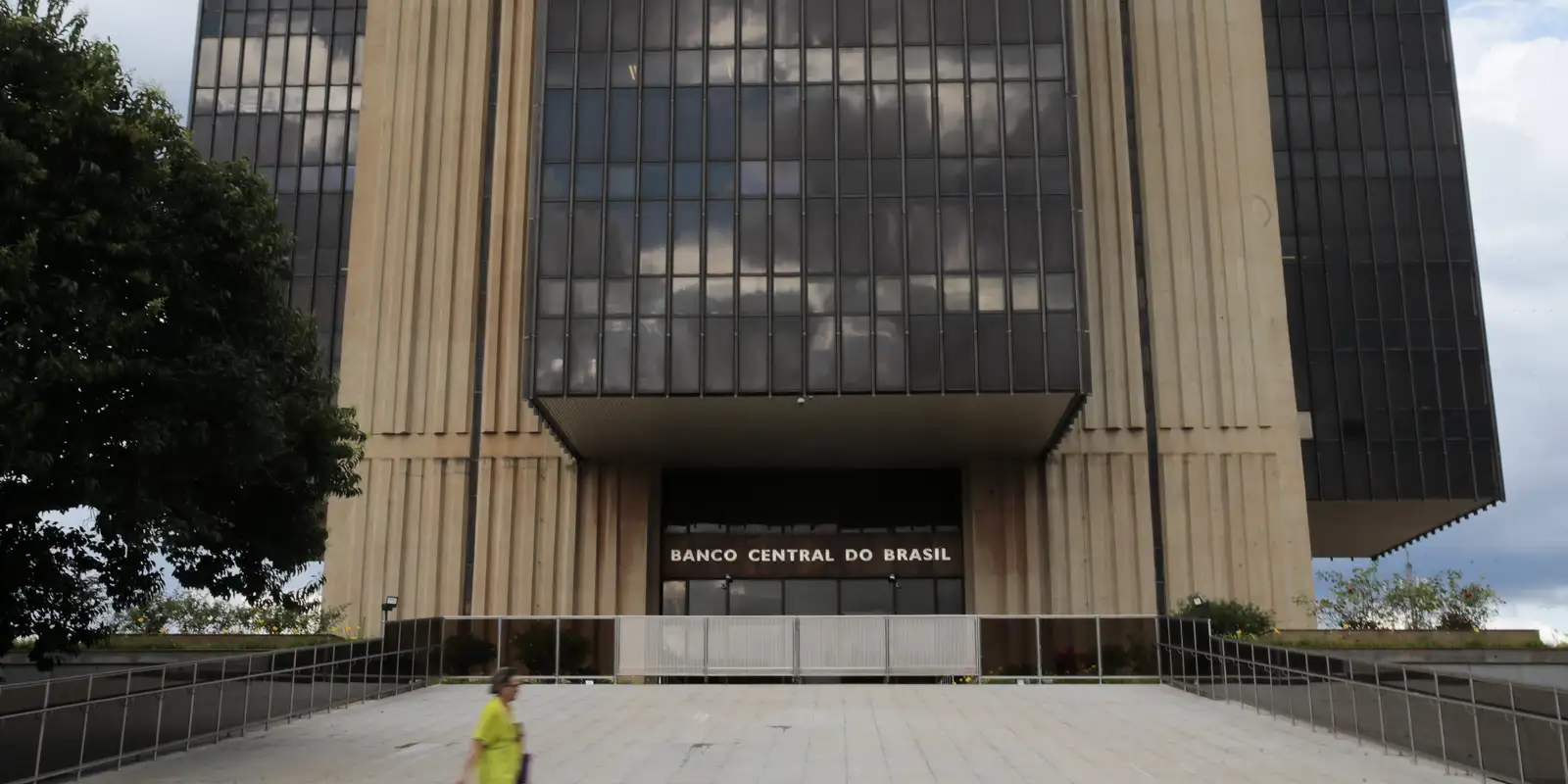 Boletim Focus aponta IPCA em 4,05% e Selic em 12,25% no fim de 2026
