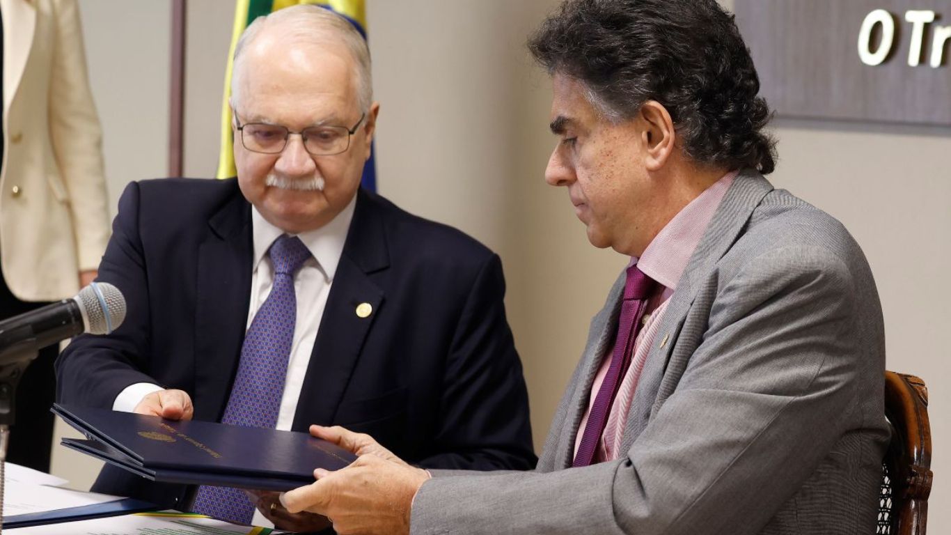 TST, CSJT e CNJ firmam acordo para fortalecer ações pela dignidade no trabalho
