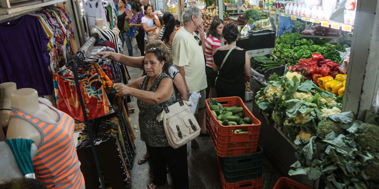 Inflação medida pelo INPC desacelera para 0,03% em outubro, diz IBGE