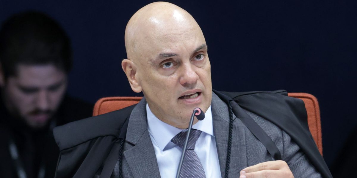 Moraes afirma que réus militares não serão interrogados de farda no STF