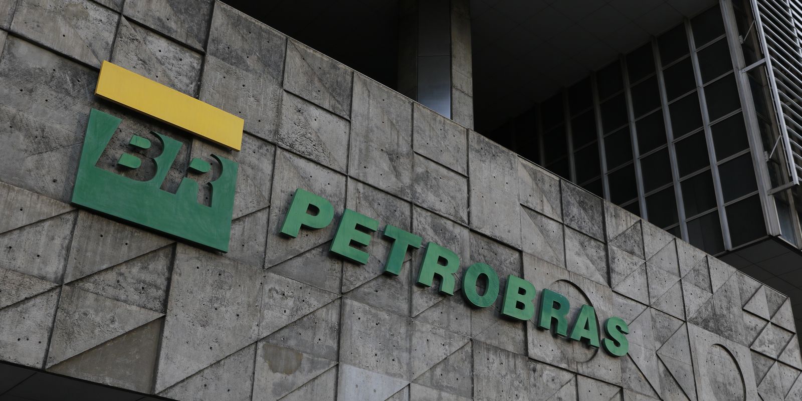 Petrobras anuncia R$ 12,16 bilhões em dividendos para acionistas em 2026