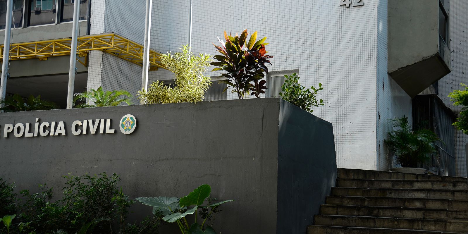 Polícia realiza operação contra fabricação clandestina de armas no RJ