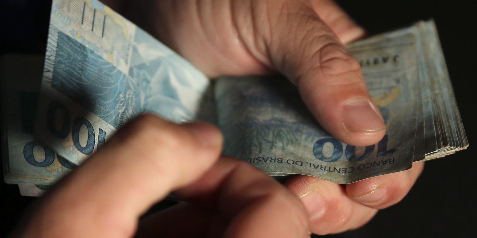 Poupança tem pior outubro desde 2021 e registra retirada líquida de R$ 9,7 bilhões