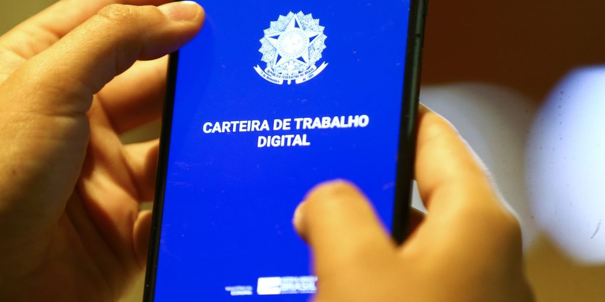 Desemprego cai a 5,4% e Brasil registra melhor resultado da série histórica do IBGE