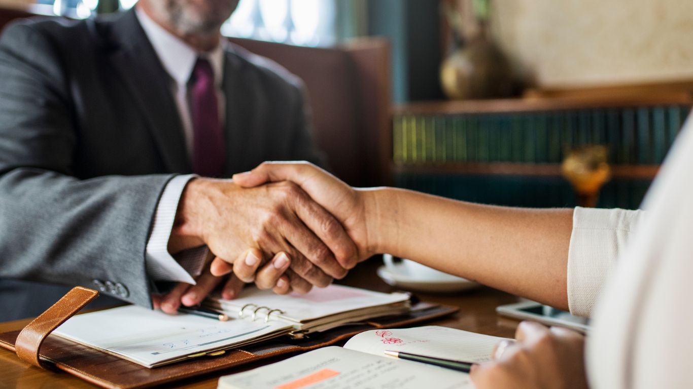 Sócio de fachada pode ser responsabilizado? Entenda o que diz a lei e a jurisprudência