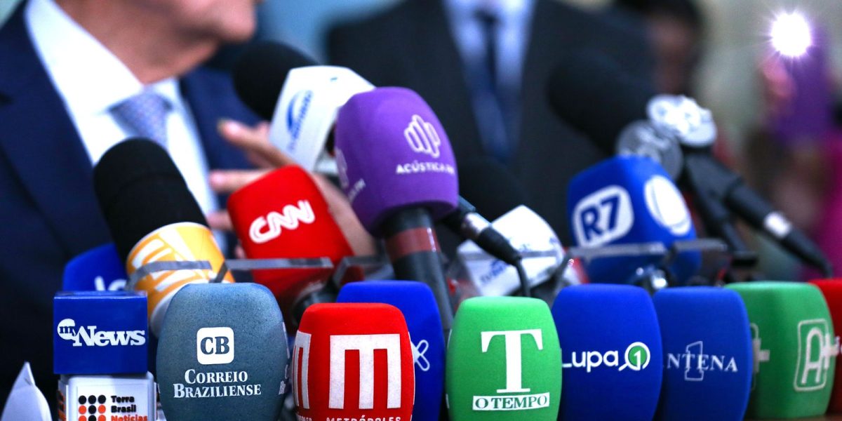 Processos contra jornalistas sobem quase 20% e acendem alerta sobre assédio judicial