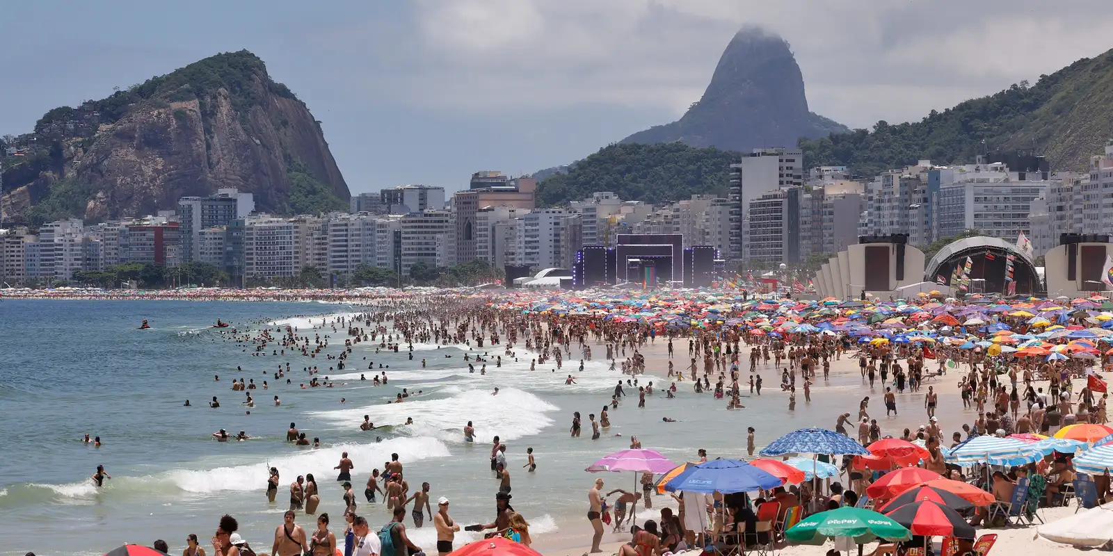 Bombeiros do Rio resgatam mais de mil banhistas no feriado de Carnaval