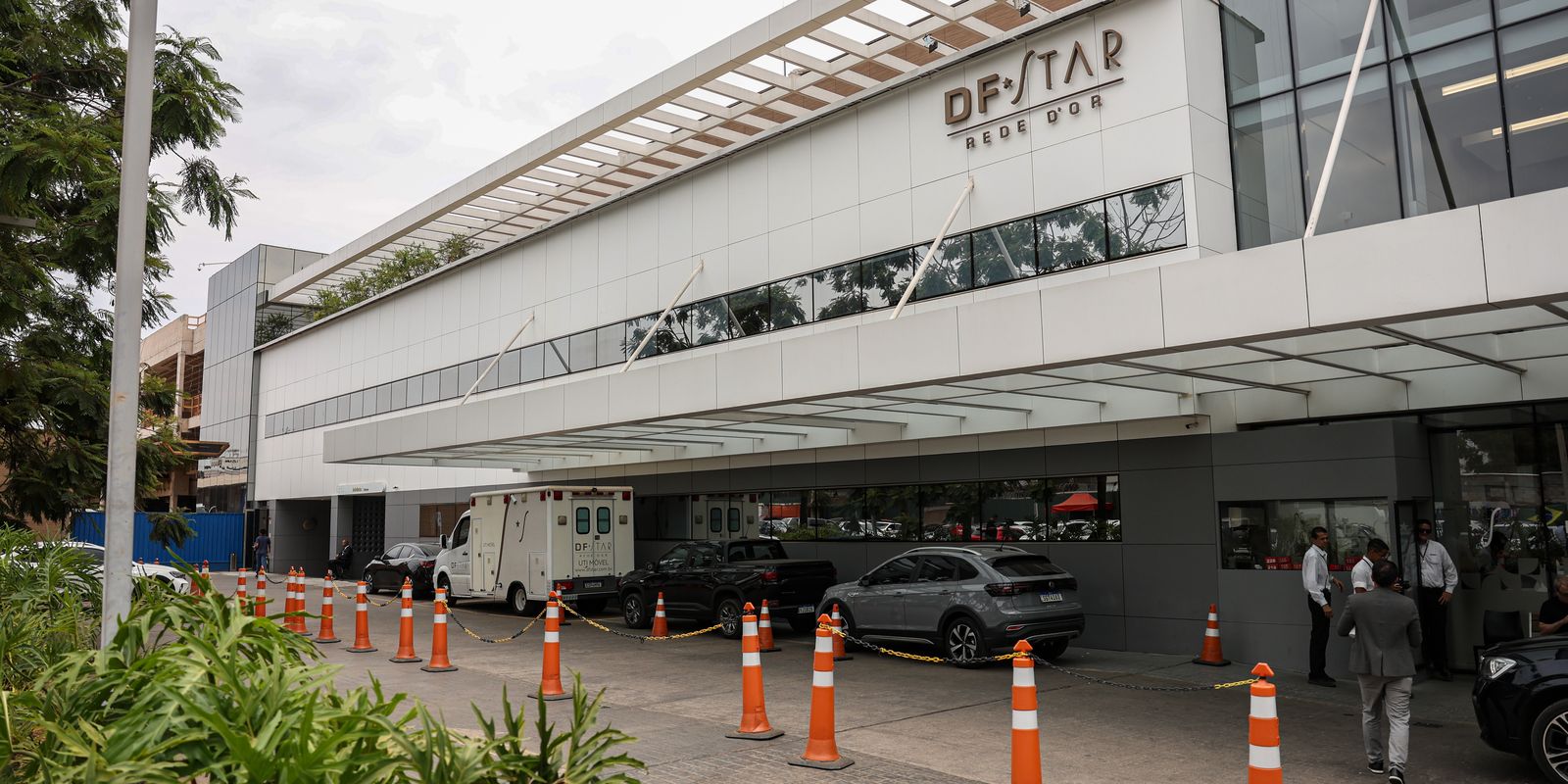 Bolsonaro passa por novo procedimento e fica 48 horas em observação em Brasília