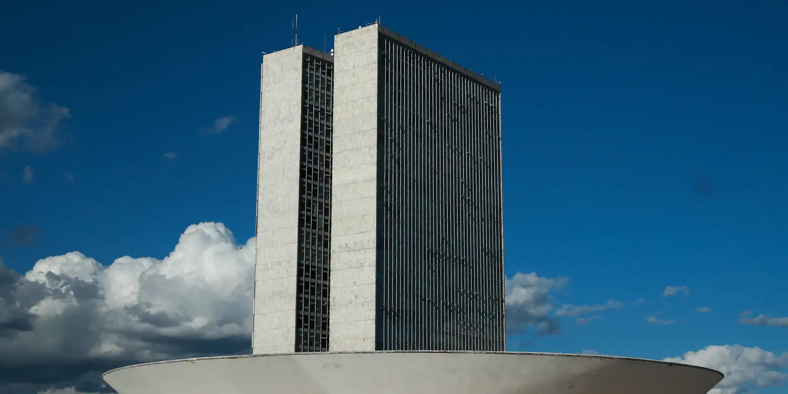 Câmara cancela passaportes diplomáticos de Eduardo Bolsonaro e Ramagem