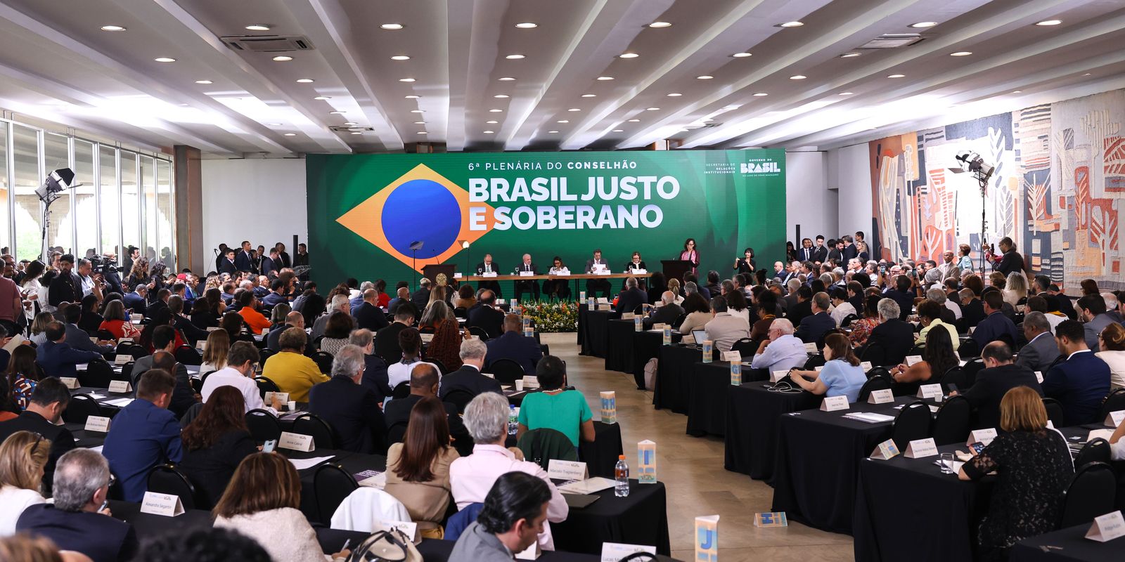 Conselhão debate metas econômicas e sociais e entrega propostas ao governo Lula