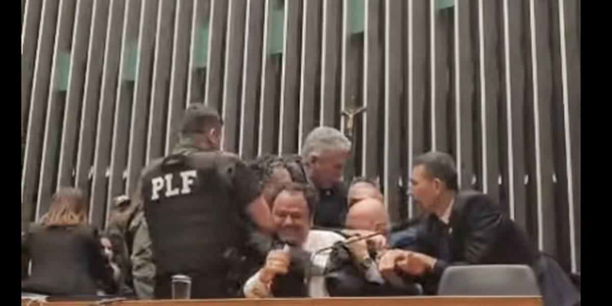 Entidades de jornalistas repudiam retirada da imprensa durante crise na Câmara