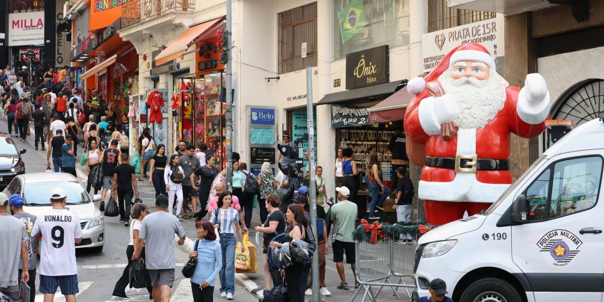 Desemprego cai a 5,2% e atinge menor nível desde 2012, aponta IBGE