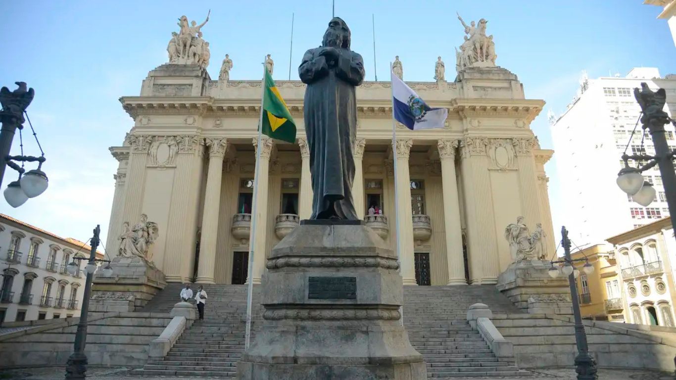Justiça analisa gratificação por mortes em ações policiais no Rio