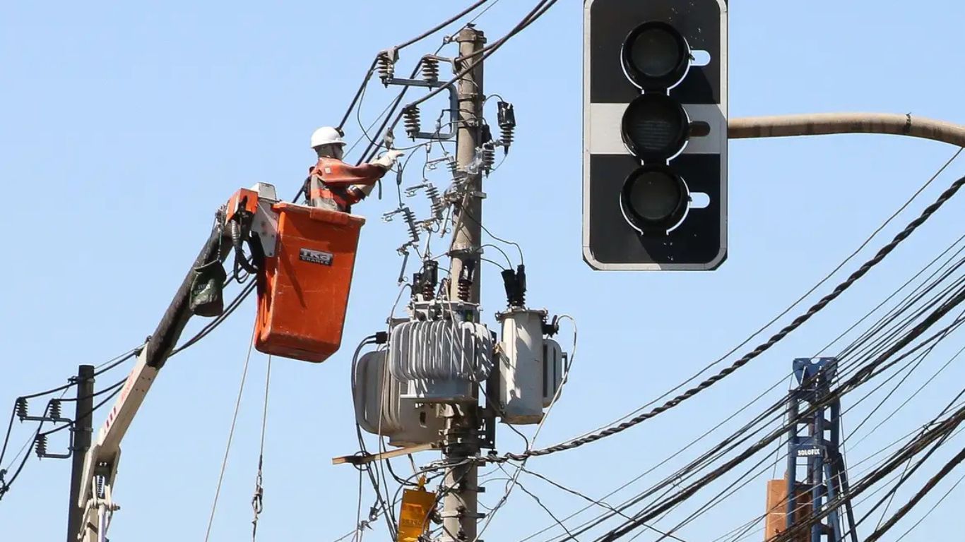 Grande SP normaliza energia após apagão, mas ainda tem 26 mil imóveis sem luz