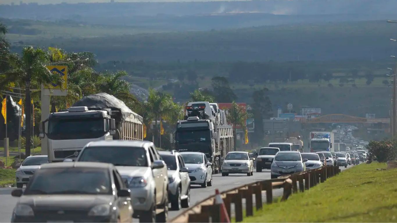 Trânsito de fim de ano deve levar 40 milhões de veículos às estradas de SP