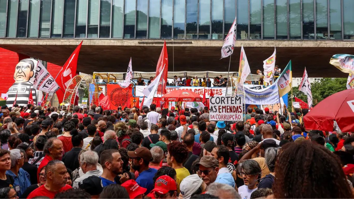 Manifestações em capitais contestam projeto que reduz penas do 8 de janeiro