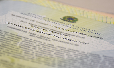 Justiça autoriza registro com dois pais na certidão de nascimento