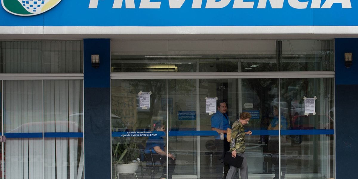 Agências do INSS abrem neste domingo para antecipar atendimentos