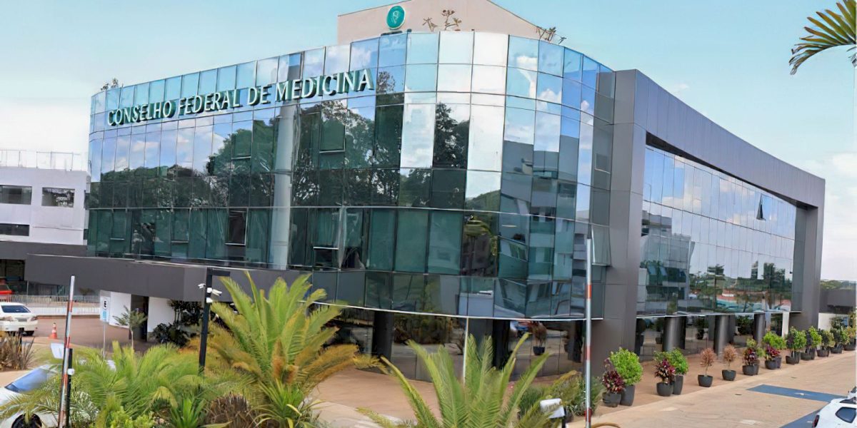CFM avalia usar nota do Enamed para barrar registro de médicos que não passarem no exame