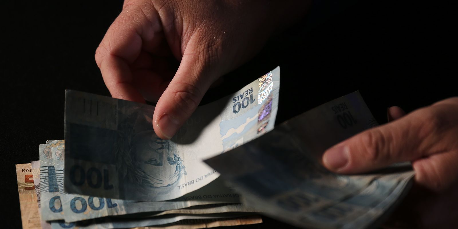 CMN muda regras do FGC durante pagamento a investidores do Banco Master
