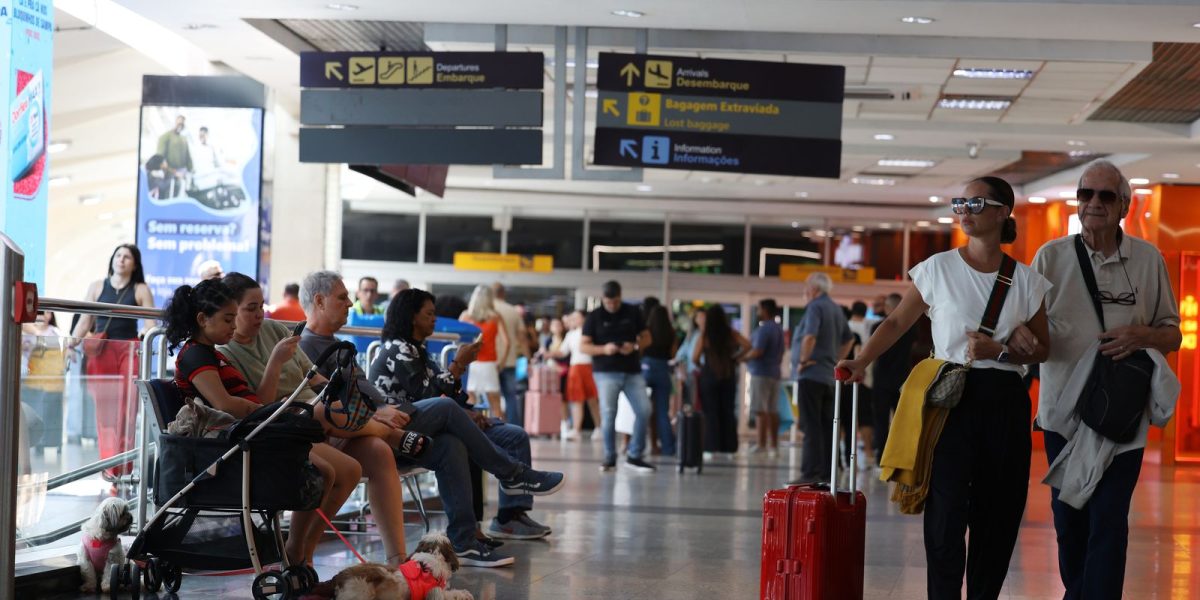 Aeroportos do Brasil batem recorde e transportam 130 milhões de passageiros em 2025