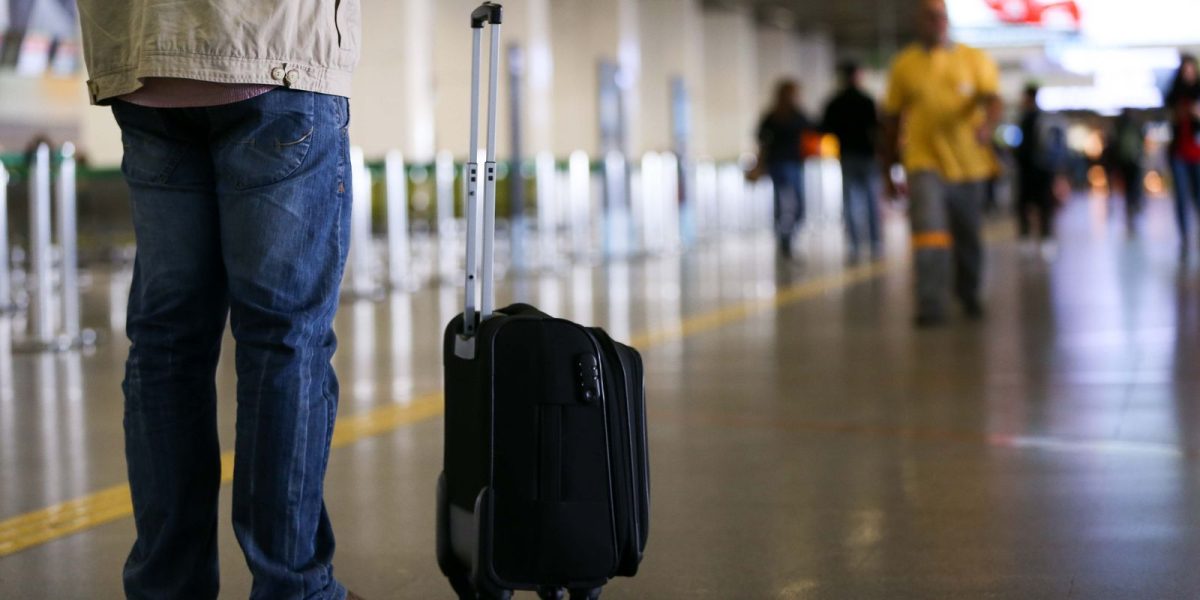 Começa a valer a suspensão de vistos de imigração para brasileiros e mais 74 países