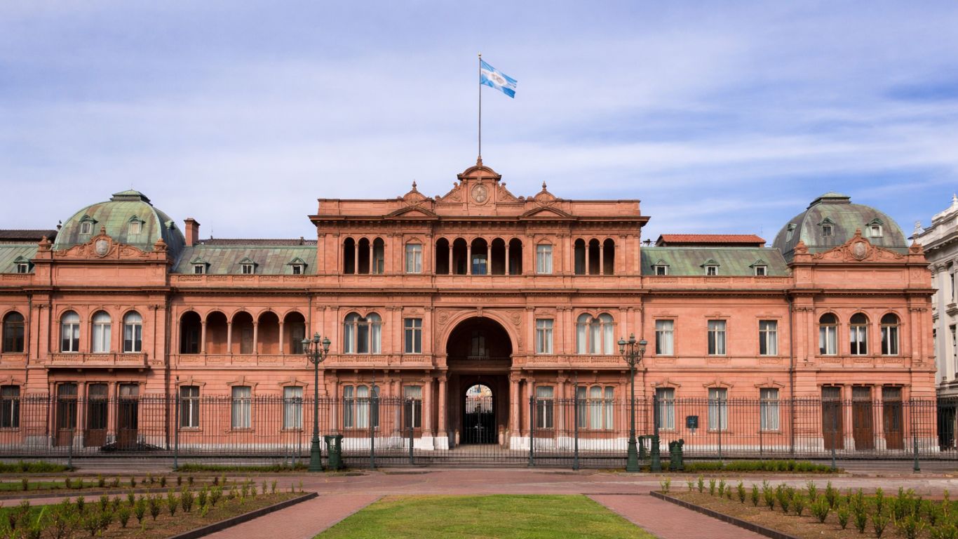 Argentina restringe entrada de venezuelanos ligados a Maduro após ataque dos EUA