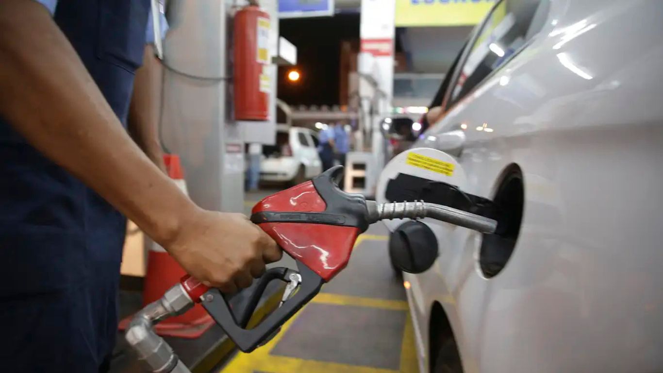 Petrobras reduz preço da gasolina em 5,2% e corta R$ 0,14 por litro