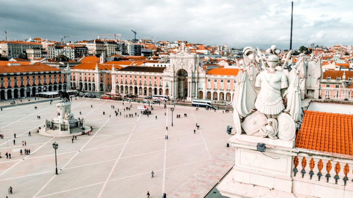Eleições em Portugal neste domingo têm recorde de candidatos e podem ir ao 2º turno