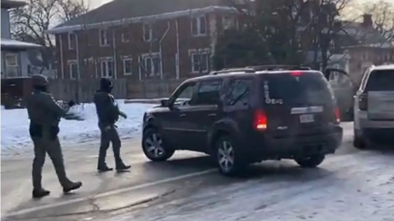 Protestos em Minneapolis após morte de mulher por agente de imigração
