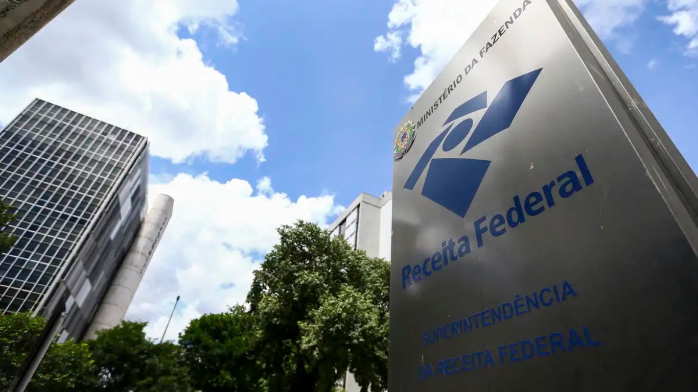 Arrecadação federal bate recorde de R$ 325,7 bilhões em janeiro com alta de 3,56%