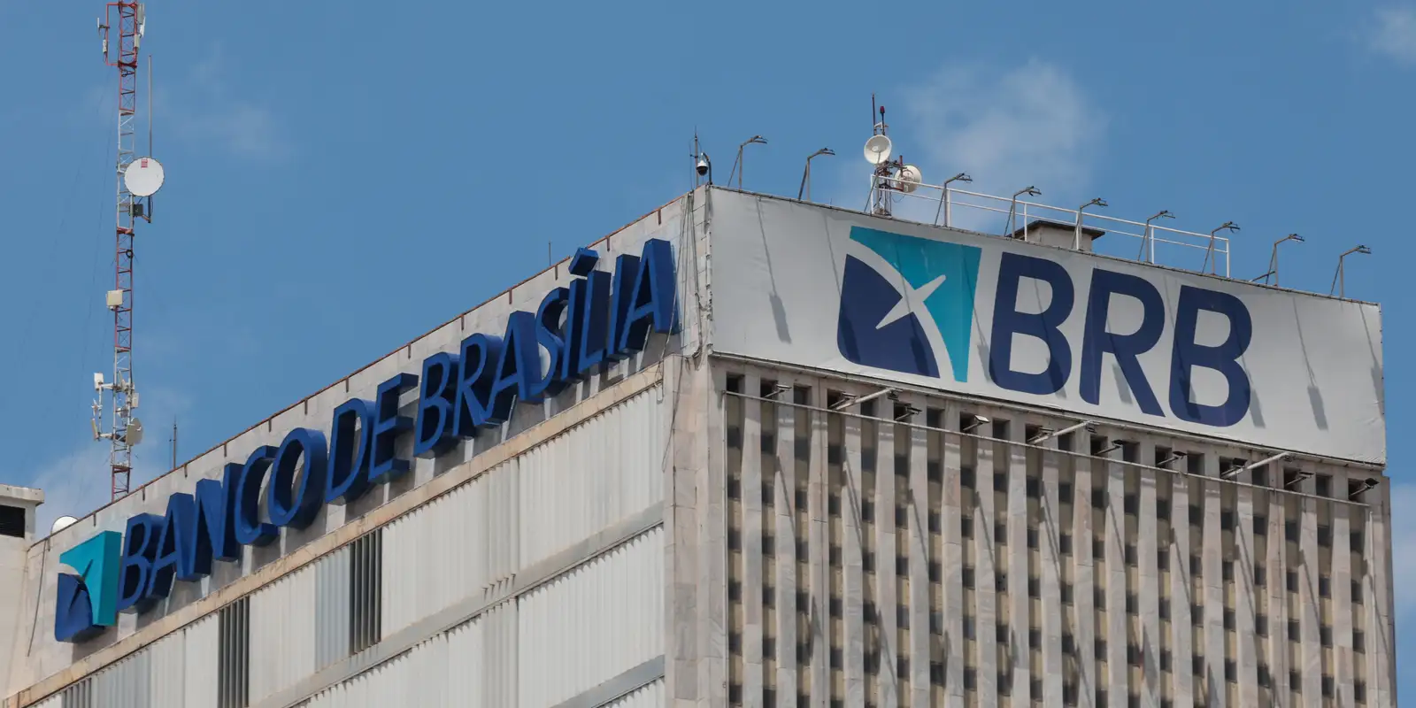 Governo do DF quer dar 12 imóveis públicos para cobrir rombo do BRB após caso Master