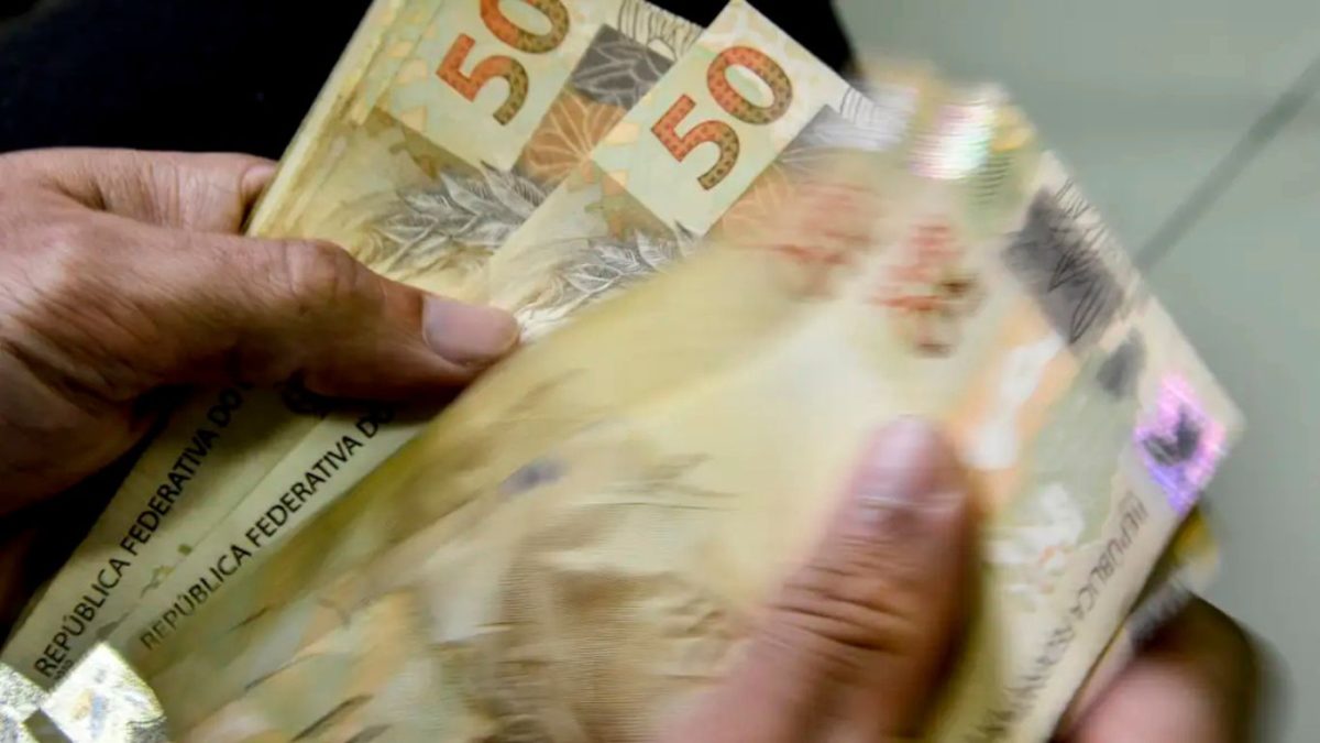 Mercado corta projeções de Selic, inflação e dólar com otimismo para o PIB