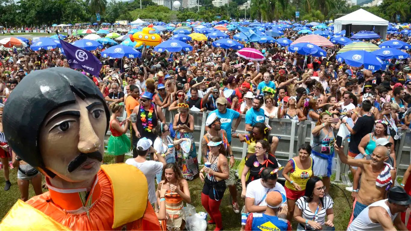 Carnaval: fotos em blocos e apps de namoro viram isca para crimes digitais