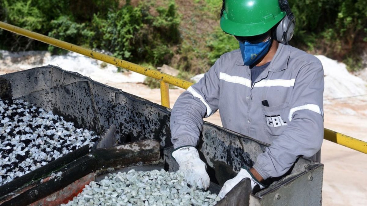 Mattos Filho assessora CBL em venda de fatia de refinaria de lítio por US$ 40 mi