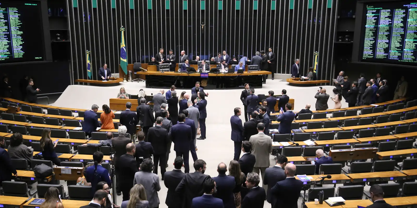 Câmara aprova lei antifacção com penas de até 40 anos para milícias, sem imposto para bets