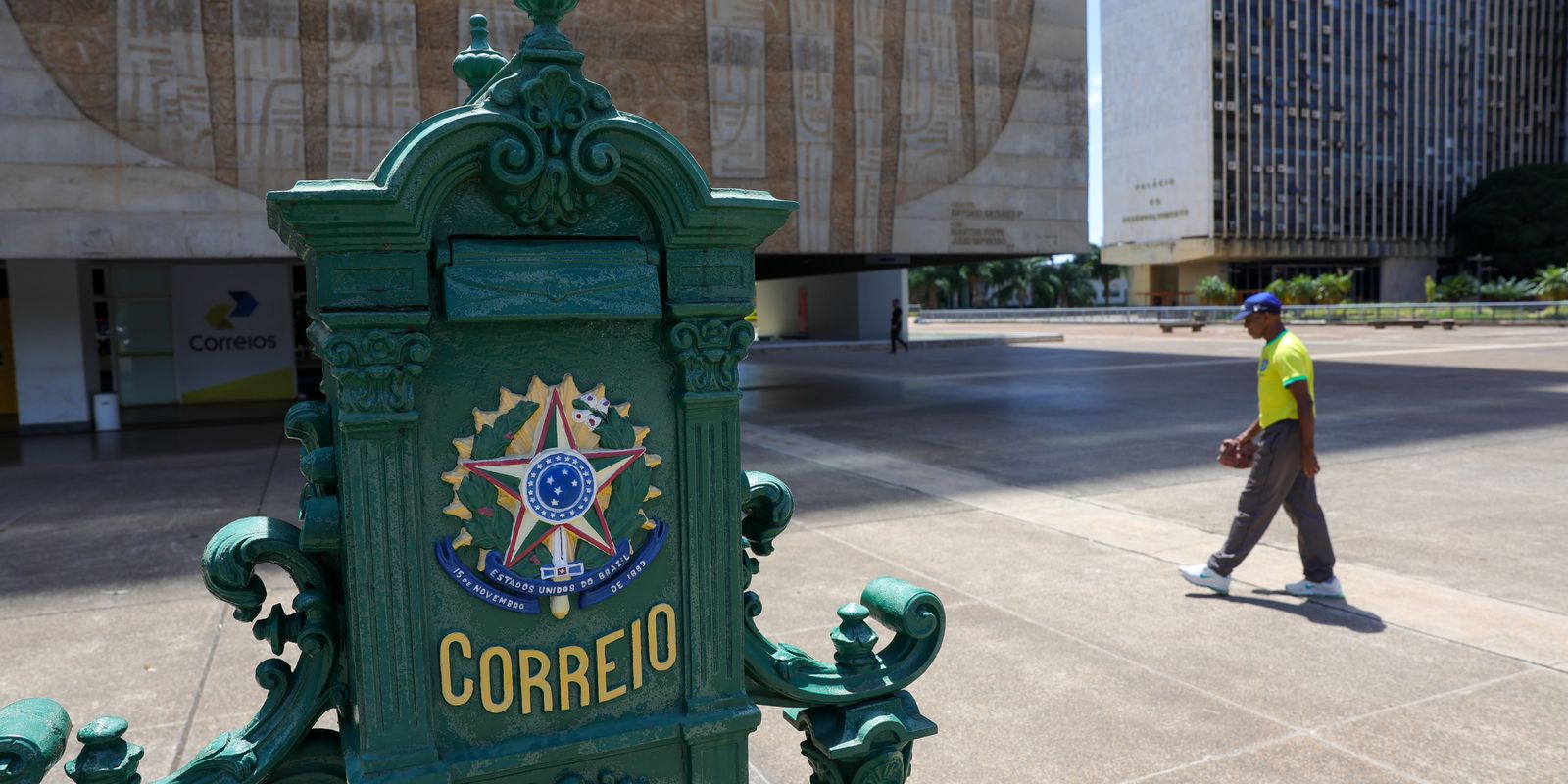 Correios leiloam 21 imóveis em 11 estados para abater rombo bilionário e financiar reforma