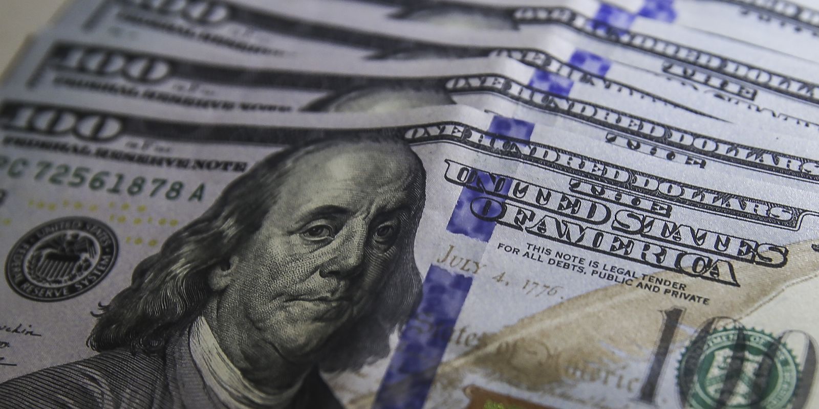 Dólar cai para R$ 5,22 e Ibovespa recupera fôlego com cenário externo