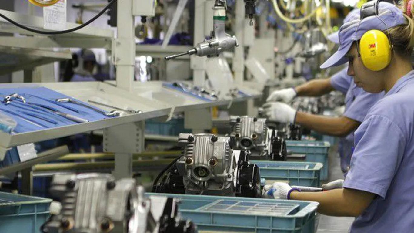 Confiança da indústria recua pelo 14º mês consecutivo