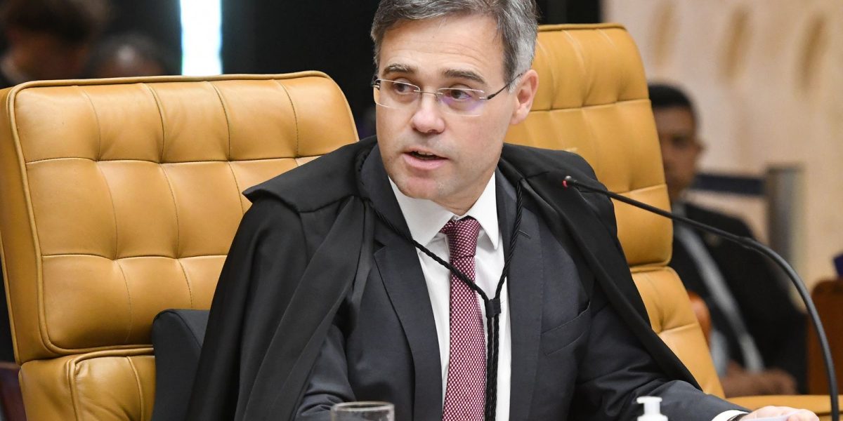 Mendonça devolve dados de dono do Banco Master para a CPMI do INSS