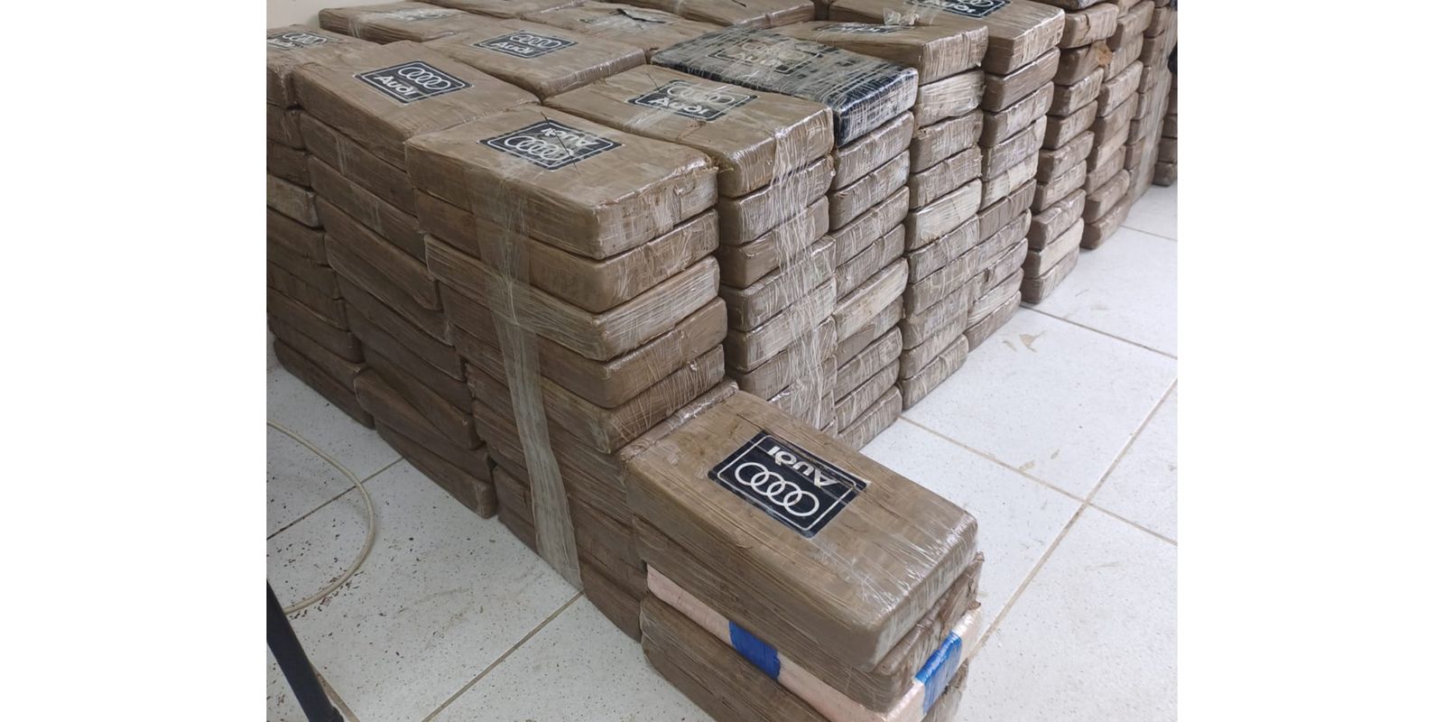 Operação internacional apreende 1,3 tonelada de cocaína em alto-mar