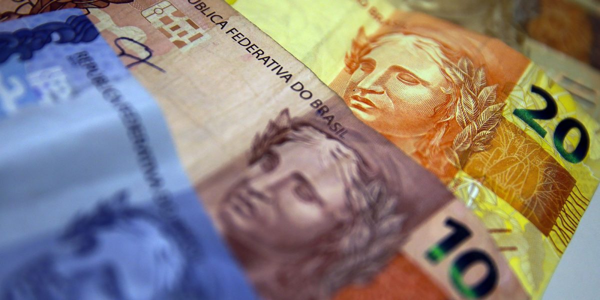 Prévia da inflação acelera para 0,84% em fevereiro impulsionada por educação
