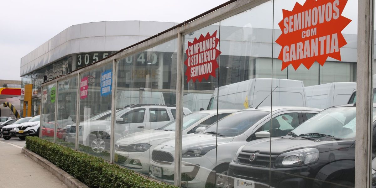 Produção de veículos cai 12% em janeiro e setor eletrificado bate recorde