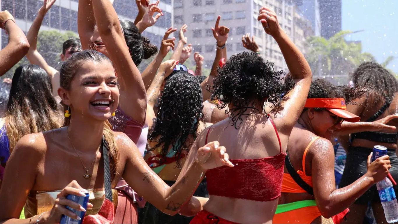 Carnaval começa com calor de 36°C e chuvas isoladas em todo país