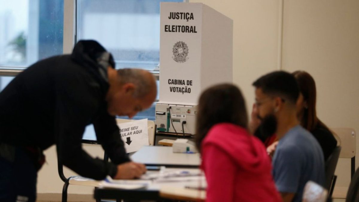 Pesquisa AtlasIntel mostra eleição aberta e risco real para Lula no segundo turno