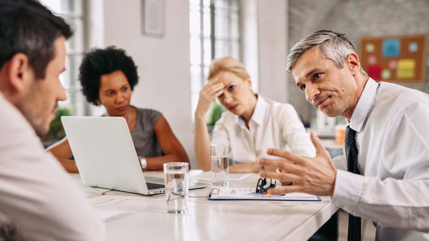 Quando o encontro falha: lições de marketing jurídico a partir de uma reunião mal conduzida
