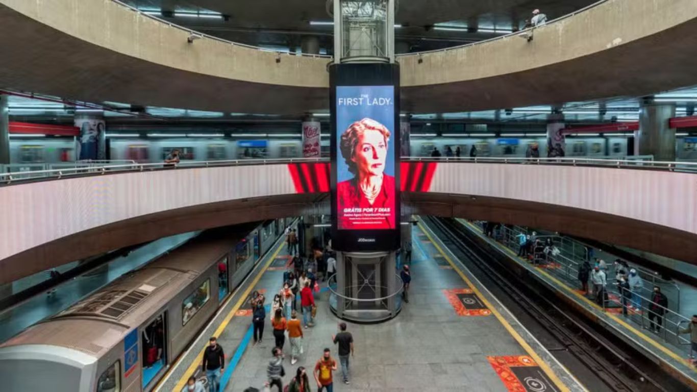 Metrô de SP demite funcionário que culpou vítima de assédio pela própria roupa