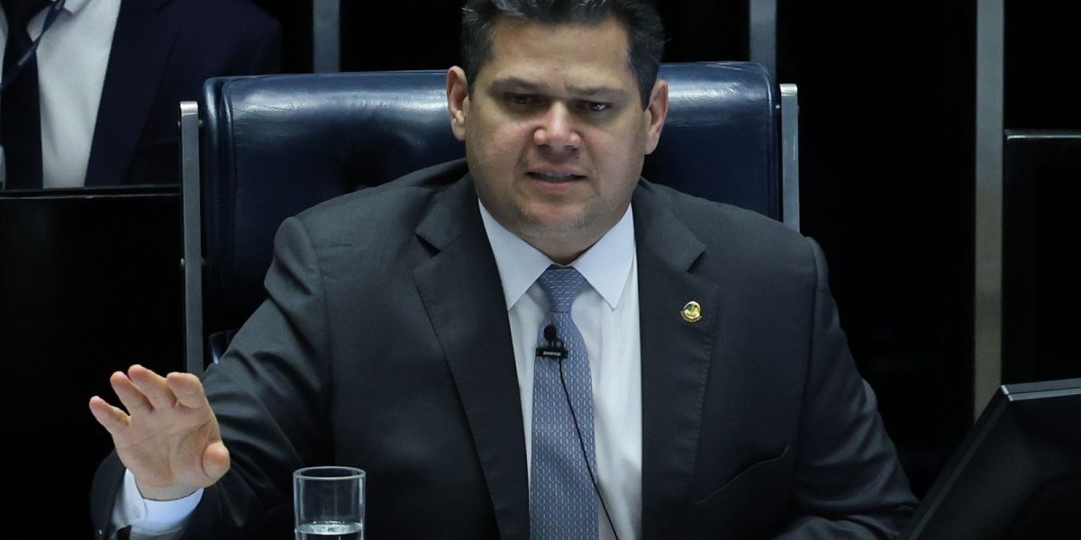 Alcolumbre valida votação da CPMI que quebra sigilo de Lulinha