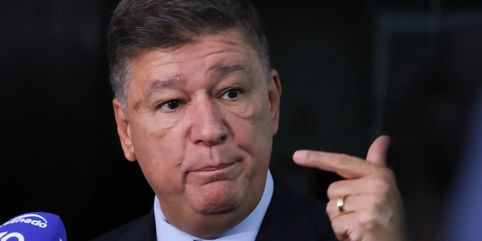 Flávio Dino dá 5 dias para senador explicar repasse de R$ 3,6 milhões à Lagoinha