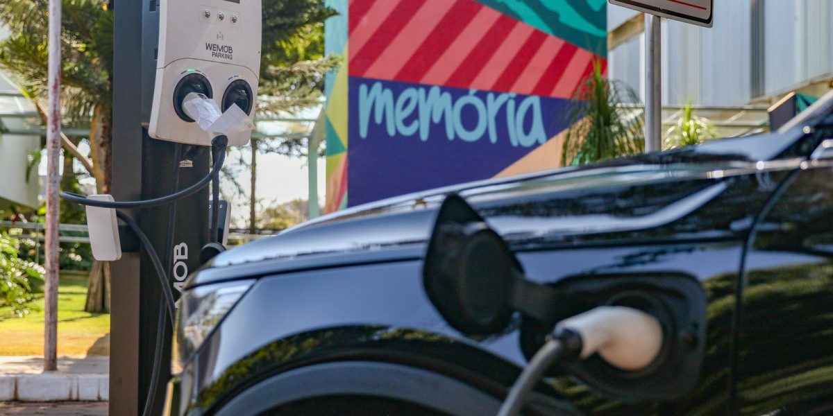 Venda de veículos sobe 4,13% em fevereiro com impulso de carros sustentáveis